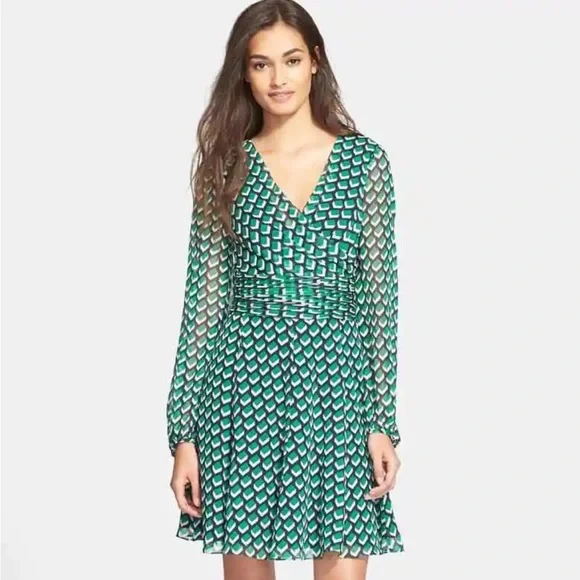 green emerald velvet dress Diane Von Furstenberg, Julian Green Graphic Print Silk Wrap Dress Size   pennypincherboutique